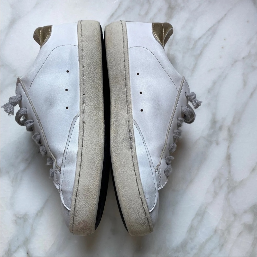 Girls size 3 Gold Glitter Star Sneaker